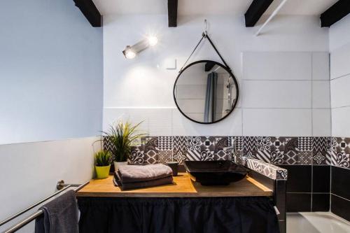a bathroom with a sink and a mirror at Coeur Toulouse St Cyprien T1 bis type Loft in Toulouse