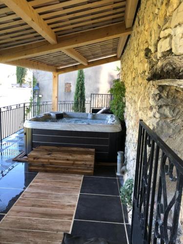 Μπαλκόνι ή βεράντα στο Hotel L'Oustau de la Font