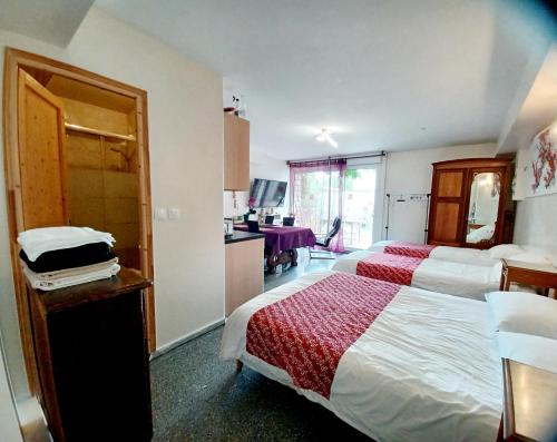a hotel room with two beds and a kitchen at Nice family studio in villa Sceaux 600m RER B direct to Notre-Dame in Sceaux
