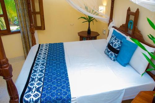 Llit o llits en una habitació de Baharini beach cottage