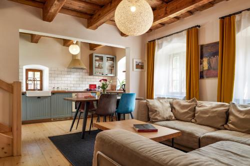 Kristian - House and Garden by KH