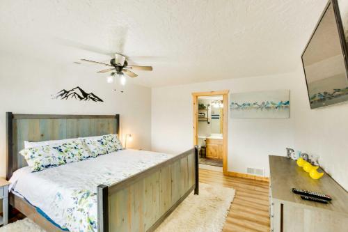 Gambar di galeri bagi Updated Cabin with Views about 1 Mi to Bear Lake! di Fish Haven