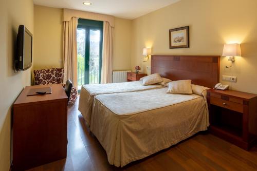 Кровать или кровати в номере Hotel de Camprodón
