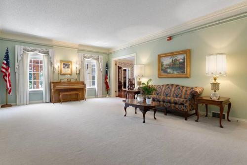 a living room with a couch and a table at Presidents House B & B in Plainview