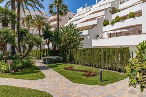 Puerto Banus Spacious Apartment in Jardines de Andalucia
