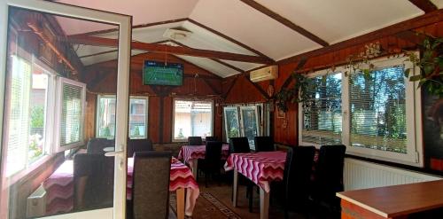 TV a/nebo společenská místnost v ubytování Guest house Mirijevski Konak