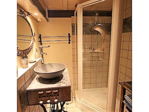 A bathroom at LE POINT DU JOUR 88460 DOCELLES
