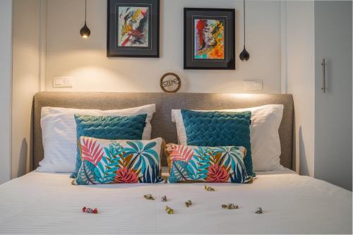 a bed with ants on the sheets and pillows at Caprice in Milohnići