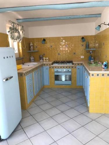Kitchen o kitchenette sa Appartamento in Villa Milena