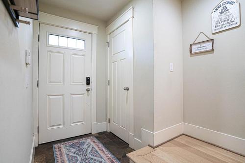 Φωτογραφία από το άλμπουμ του Exquisite Central Townhome with Spacious Loft and Gourmet Kitchen στο Σιάτλ
