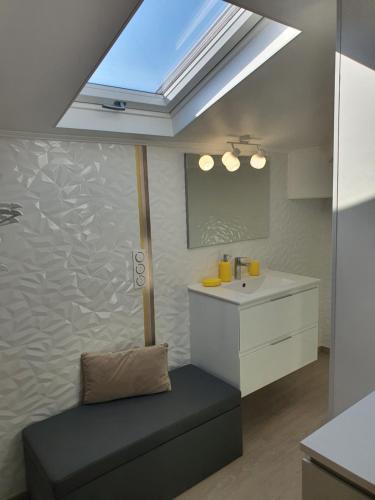 a bathroom with a sink and a mirror at Villa Daniel Saint Aygulf in Fréjus