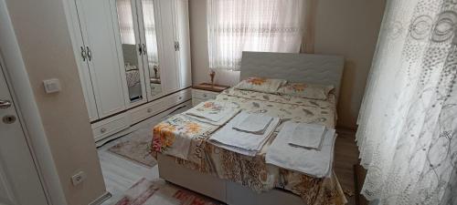 Postel nebo postele na pokoji v ubytování SOYLU Suites