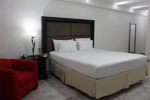 Una cama o camas en una habitación de Sunlight Hotel