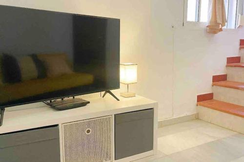 4 Bedroom House in City Centre with Your Own Private Roof Terrace