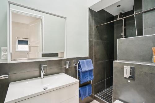 Kúpeľňa v ubytovaní New Apartment near Champs Elysées