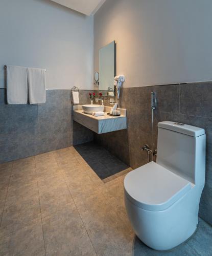 a bathroom with a toilet and a sink at HDB Al Sahafa in Riyadh