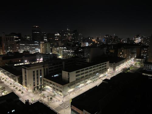 Uma vista aérea de Zenteno Apartments