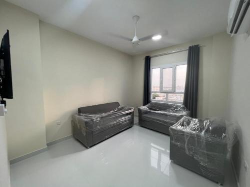 Red -08 – Al Auqadeen