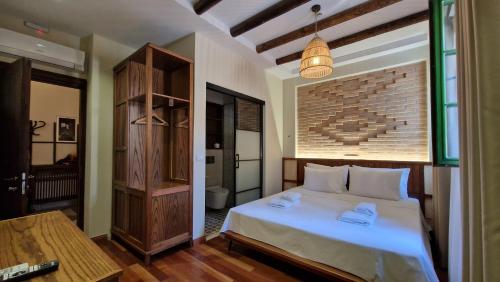 A bed or beds in a room at Bujtina Behram