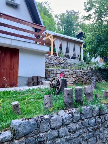 Κήπος έξω από το CASA MONTE