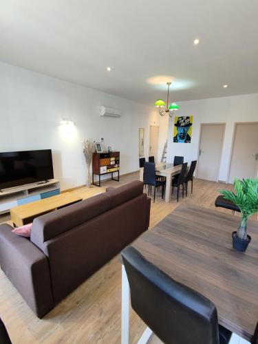 a living room with a couch and a table at Blum in Brive-la-Gaillarde