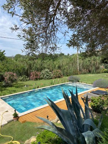Gallery image of Maisonnette et piscine in Miramas