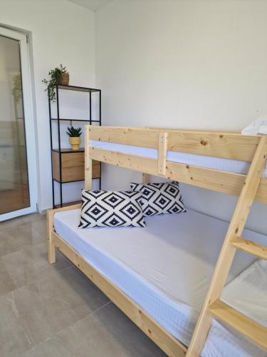Postel nebo postele na pokoji v ubytování Kailin's home