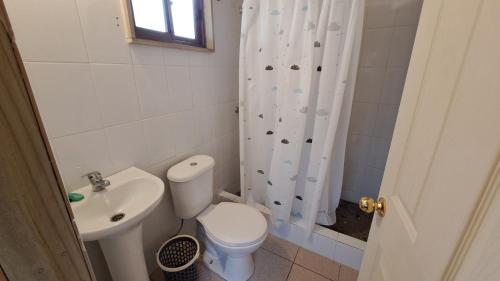 Ванна кімната в Cabañas Ketrawe del Llaima