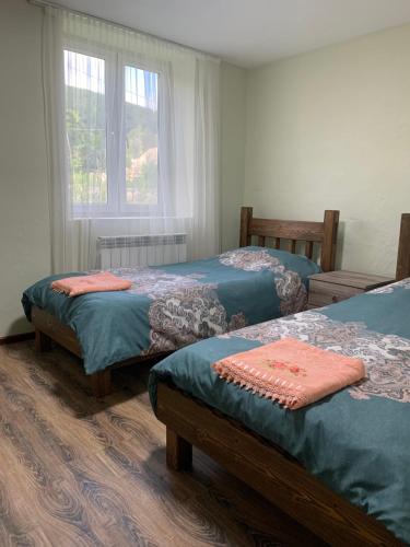 Katil atau katil-katil dalam bilik di Riverside Rancho guest house