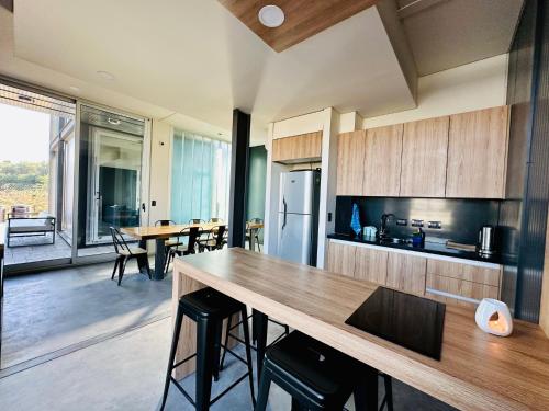 a kitchen with a large wooden table in a room at Cubos de Chacras AZUL in Mendoza