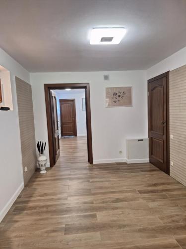 ムロンゴヴォにあるLeśny Dworek - Apartamenty SUPER z TV i salonem kominkowymのギャラリーの写真