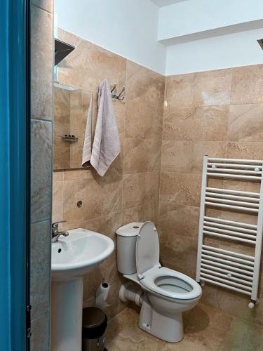 Gallery image of Imperio Hotel & Camping in Bogë