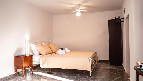 a bedroom with a bed and a ceiling fan at Mitato Eagle's Nest Vothoni in Níthavris