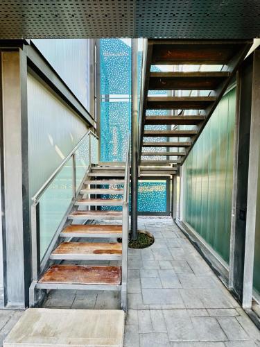 a stairway in a building with a glass wall at Cubos de Chacras AZUL in Mendoza