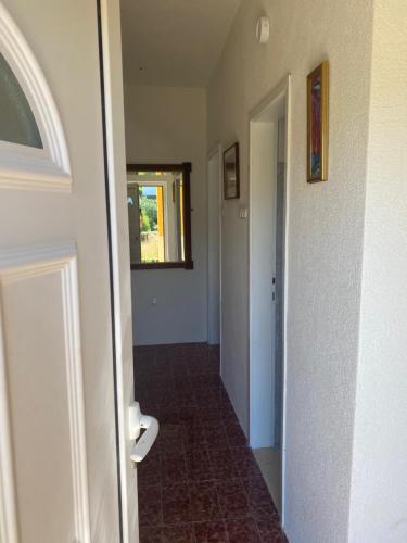 a hallway with a door leading to a room at Happy Day in Osobjava