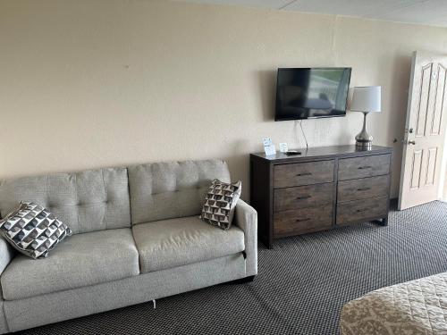 a living room with a couch and a flat screen tv at Diamond Crest Motel in Wildwood Crest