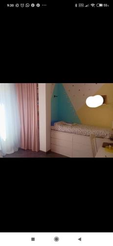 een foto van een kamer met een bed en een licht bij Next to station for Florence in Montelupo Fiorentino