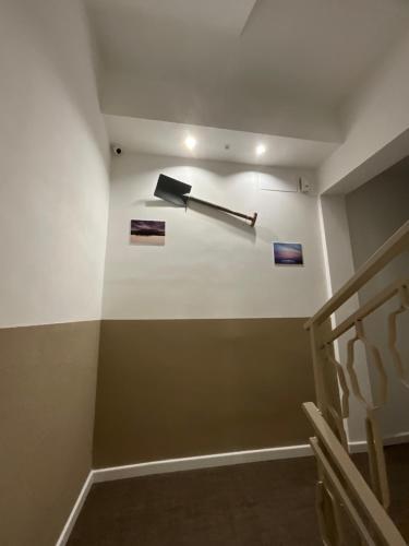 a room with a wall with a baseball bat on it at M&M rooms Margherita di Savoia in Margherita di Savoia