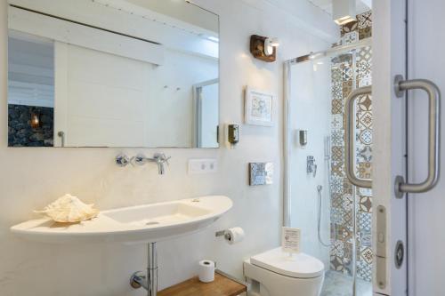 a bathroom with a sink and a toilet and a shower at Eco Living Olivos76 in Tías