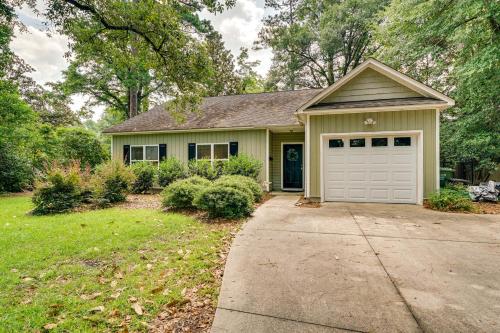 Φωτογραφία από το άλμπουμ του Charming Wilmington Home with Patio about 7 Mi to Beach! σε Γουίλμινγκτον