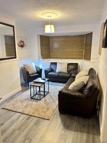 Cosy 3 Bedroom House In Birmingham! - Contractors, Business & Corporate Guests Welcome 휴식 공간