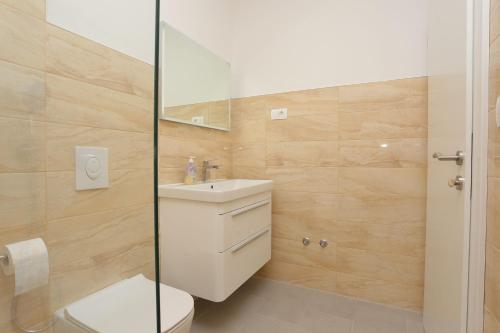 Kúpeľňa v ubytovaní Apartment Baska Voda 6773a
