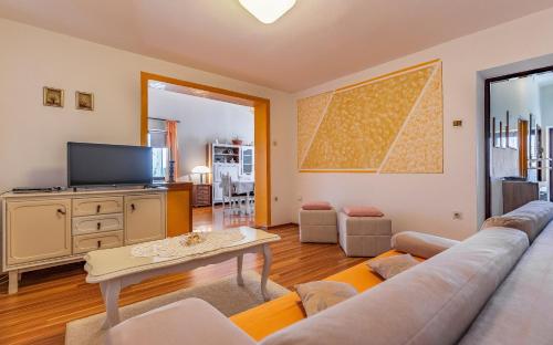 Apartments with parking space Banjole, Pula - 7036