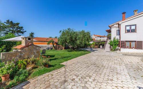 Apartments with a parking space Banjole, Pula - 7036