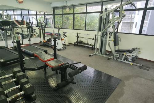 Das Fitnesscenter und/oder die Fitnesseinrichtungen in der Unterkunft 3R3B Bukit Mewah Luxury Apartment. 24 hrs Security