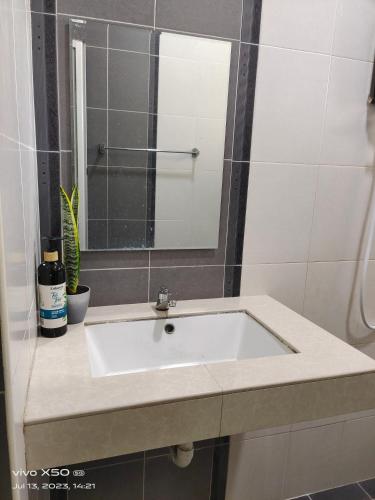 Ένα μπάνιο στο Santai D villa bumiputra shja