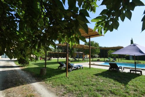 Der Swimmingpool an oder in der Nähe von Le Mas Soli - Gîtes et Réception