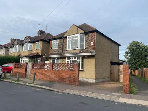 a brick house on the side of a street at Luxurious Detached Holiday House Free Parking near Airport Town Centre Railway Station in Luton