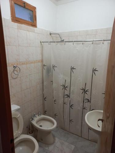 Bathroom sa Mahuida departamentos