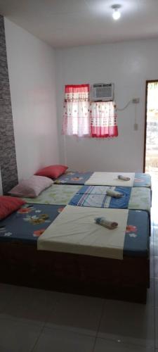 a bedroom with two beds and a window at Linden Apartment in Biri